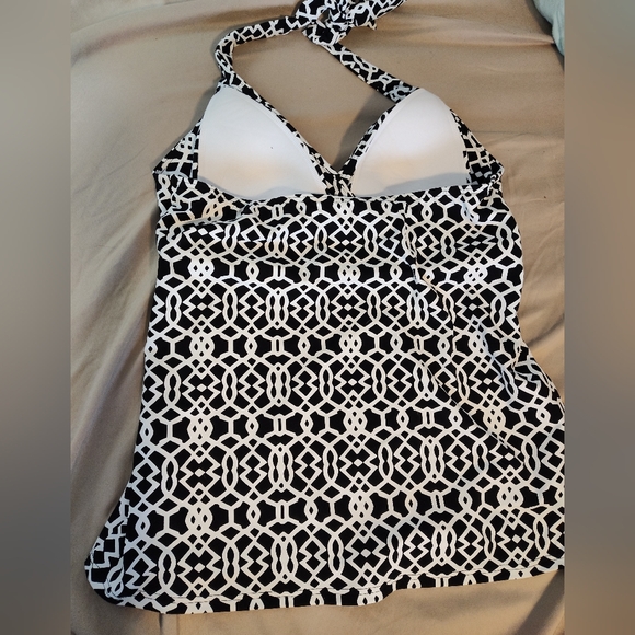 Land’s End Black & White Geometric Halter Tankini Swim Top Tummy Coverage sz10 - Picture 3 of 8